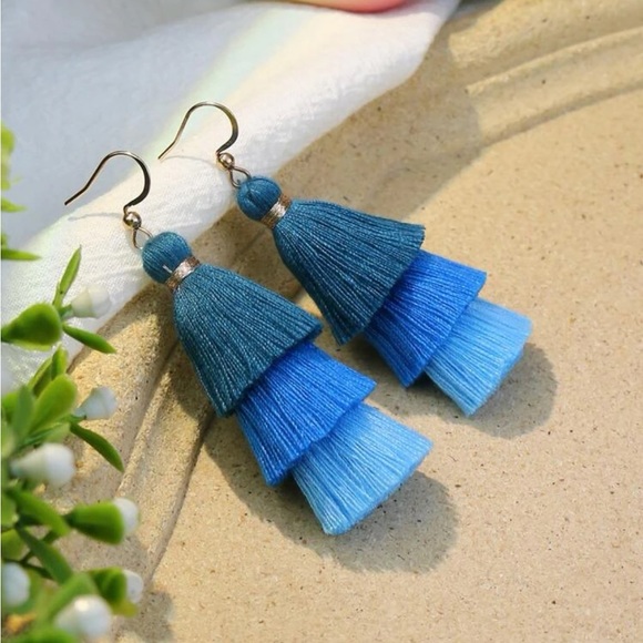 Teal tiered tassel drop earrings never worn - Picture 9 of 13